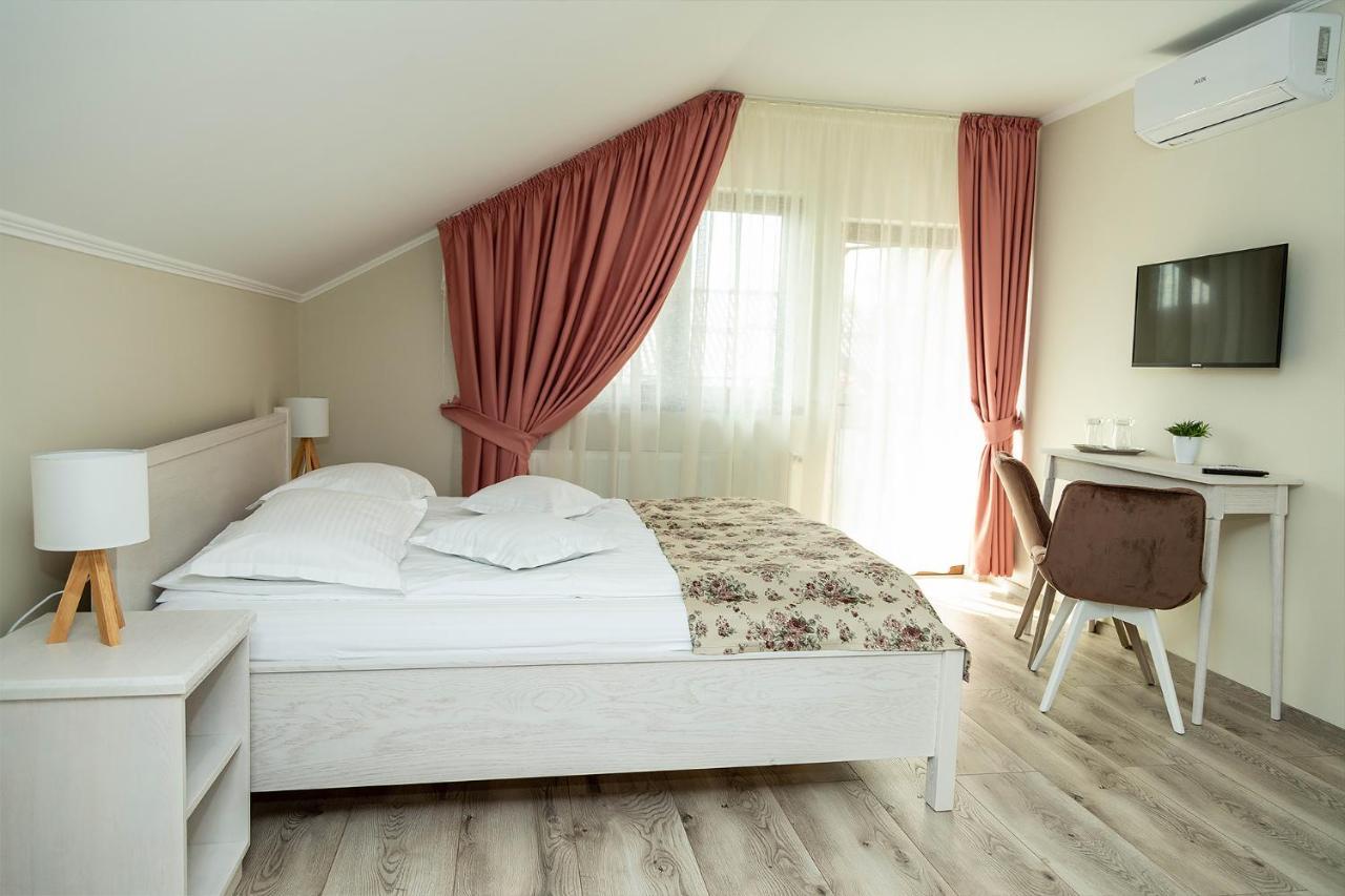 Pensiunea Casablanca Reghin Εξωτερικό φωτογραφία