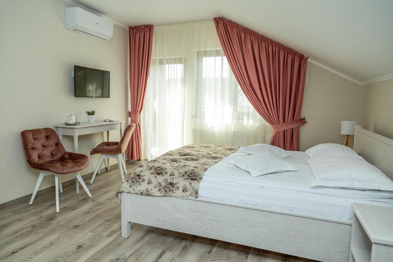 Pensiunea Casablanca Reghin Εξωτερικό φωτογραφία
